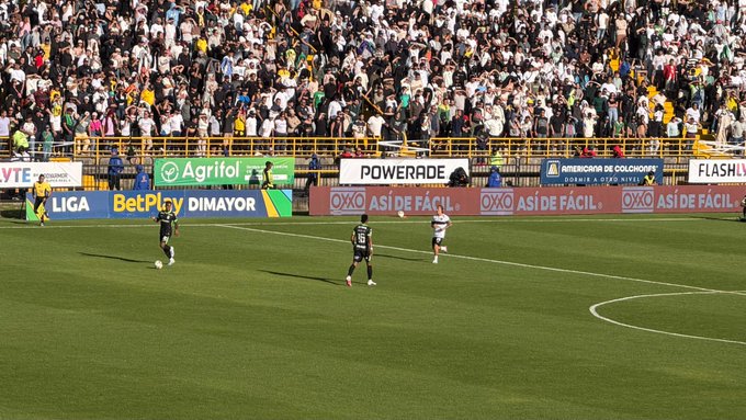 Nacional vs Internacional Bogotá en el estadio de Techo